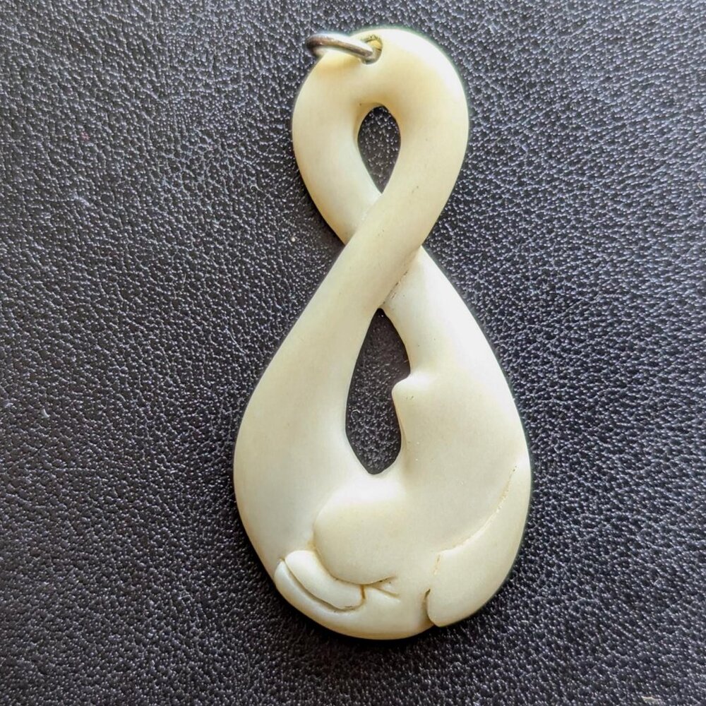 Vintage Bottlenose Beluga Whale Bone pendant, Maori Twist Whale pendant smooth